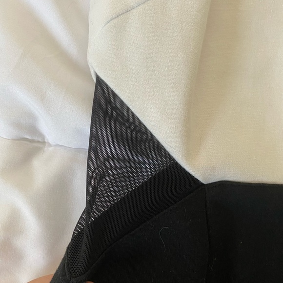 Color Blocked peek a boo dress - Picture 2 of 4